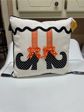 Halloween accent pillow